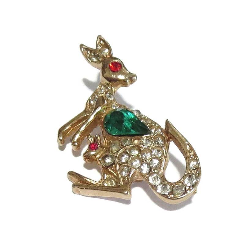 Grün, Rot Und Klar Gepflastert Strass Känguru Brosche Mit Joey Baby in Beutel Vintage Mid-Century Grün, Rot Und Klar Gepflastert Strass Känguru Brosche Mit Joey Baby in Beutel Vintage Mid-Century von MyVintageJewels