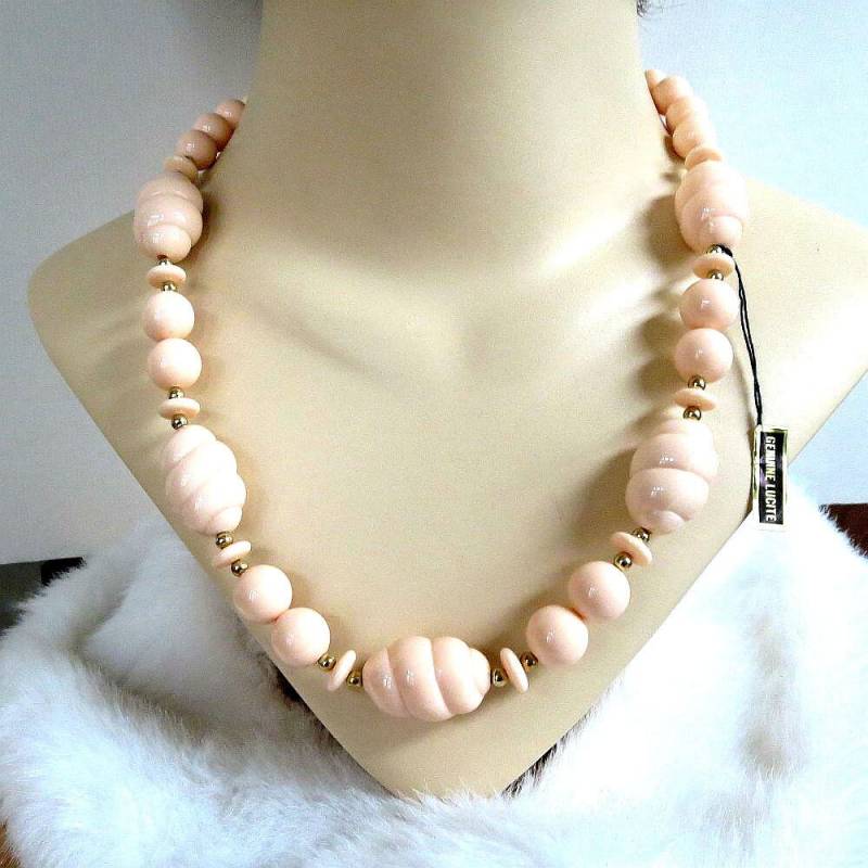 Nos Rosa Lucite Geformte Perle Halskette Und Ohrringe Set Vintage Signiert von MyVintageJewels