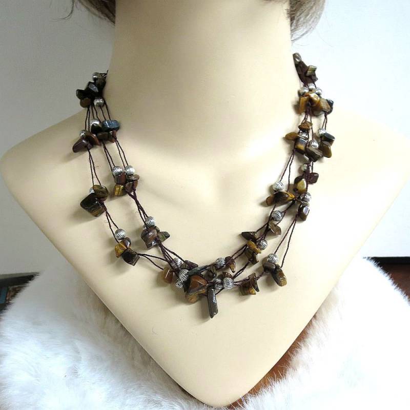 Polierte Tigerauge Stein & Silberfarbenen Perlen Halskette Vintage Signiert Avon von MyVintageJewels