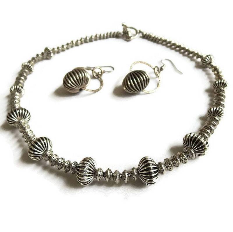 Silber Ton Gerippte Perle Halskette & Baumbaum Ohrringe Set Vintage Ridged Geflötet von MyVintageJewels