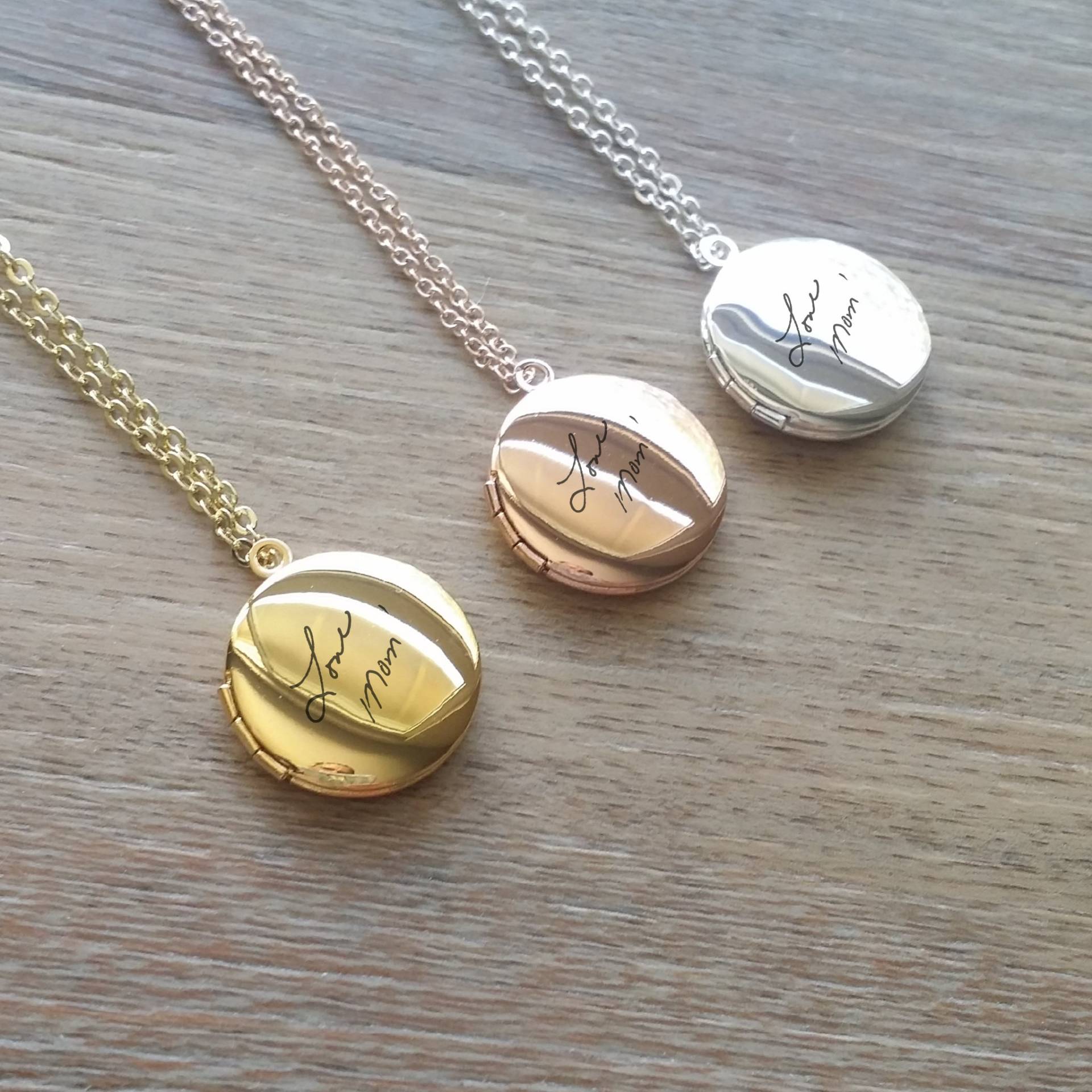 Benutzerdefinierte Handschrift Locket Halskette Tatsächliche Handgeschriebene Personalisierte Gravierte Andenken Schmuck Gold/Silber Roségold Benutzerdefinierte Handschrift Locket Halskette Tatsächliche Handgeschriebene Personalisierte Gravierte Andenken Schmuck Gold/Silber Roségold von MyWhys