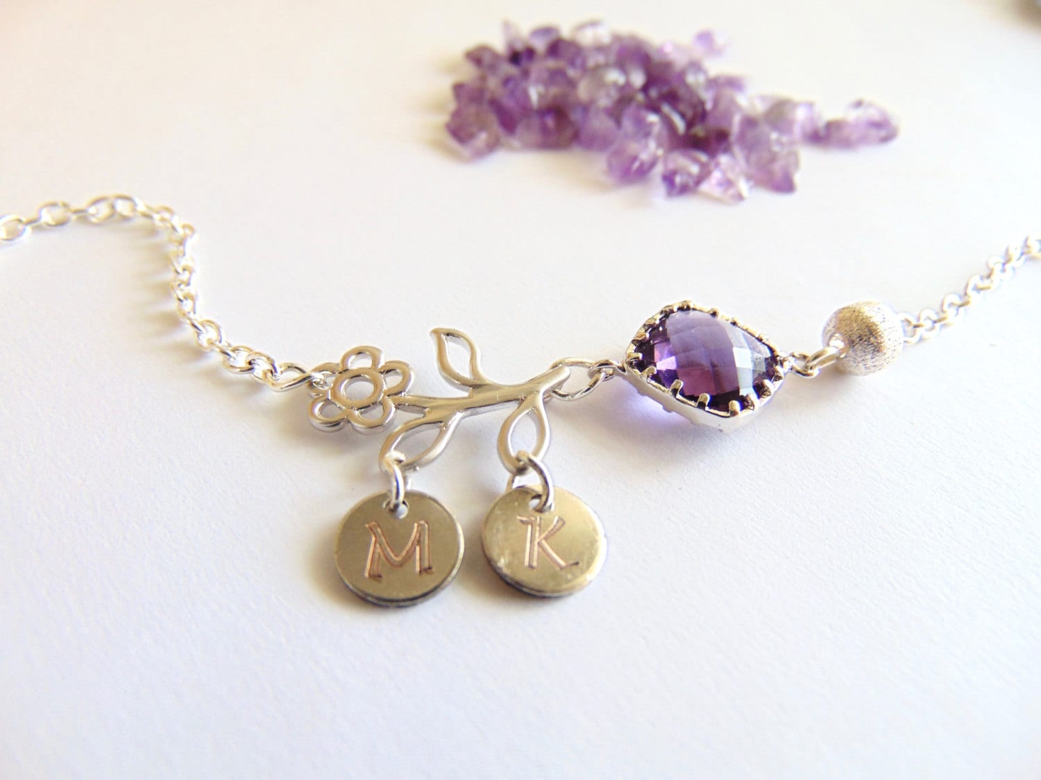 Blume Geburtsstein Armband, Erste Charme Amethyst Schmuck, Februar Personalisierte Benutzerdefinierte Geburtstagsgeschenk, Blumenmädchen Geschenk Blume Geburtsstein Armband, Erste Charme Amethyst Schmuck, Februar Personalisierte Benutzerdefinierte Geburtstagsgeschenk, Blumenmädchen Geschenk von MyWhys