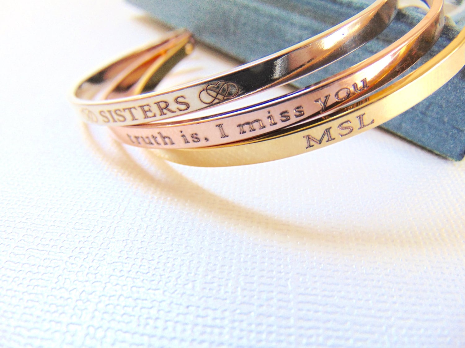 Personalisiertes Manschettenarmband in Gold/Rosegold Silber, Benutzerdefiniertes Zitat Eingravierte Nachricht Armband, Gestempelte Manschette Personalisiertes Manschettenarmband in Gold/Rosegold Silber, Benutzerdefiniertes Zitat Eingravierte Nachricht Armband, Gestempelte Manschette von MyWhys