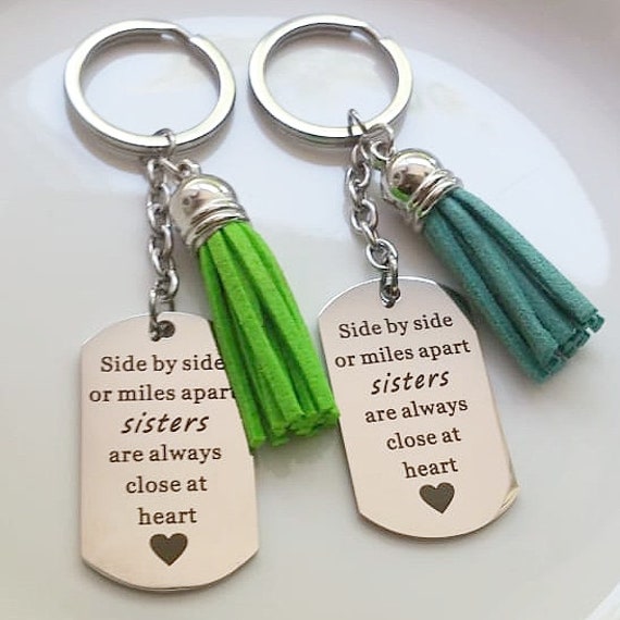 Schwestern Geschenk, Schlüsselanhänger Mit Gravur, Personalisierte Schlüsselanhänger, Geschenk Für Schwestern, Zwillinge Silber von MyWhys