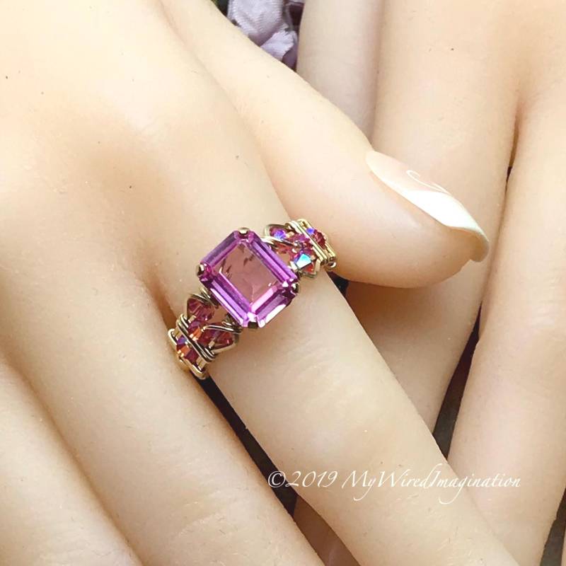 Last One Pink Sapphire Handmade Ring, Mit Swarovski Perle Oder Kristall, Ss 14Kgf Last One Pink Sapphire Handmade Ring, Mit Swarovski Perle Oder Kristall, Ss 14Kgf von MyWiredImagination