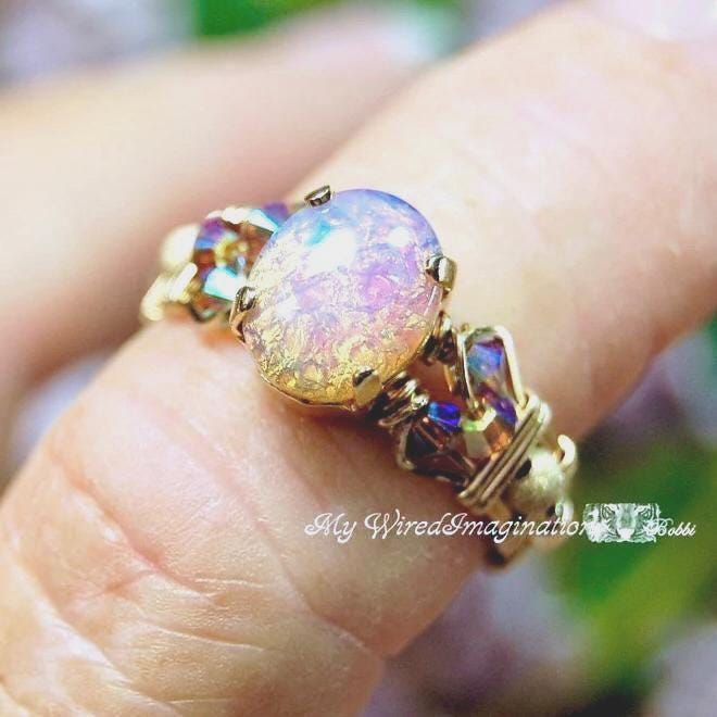 Rosa Opal Ring, Handgefertigt Mit Vintage Glasstein, in Ss Oder 14K Gf Rosa Opal Ring, Handgefertigt Mit Vintage Glasstein, in Ss Oder 14K Gf von MyWiredImagination
