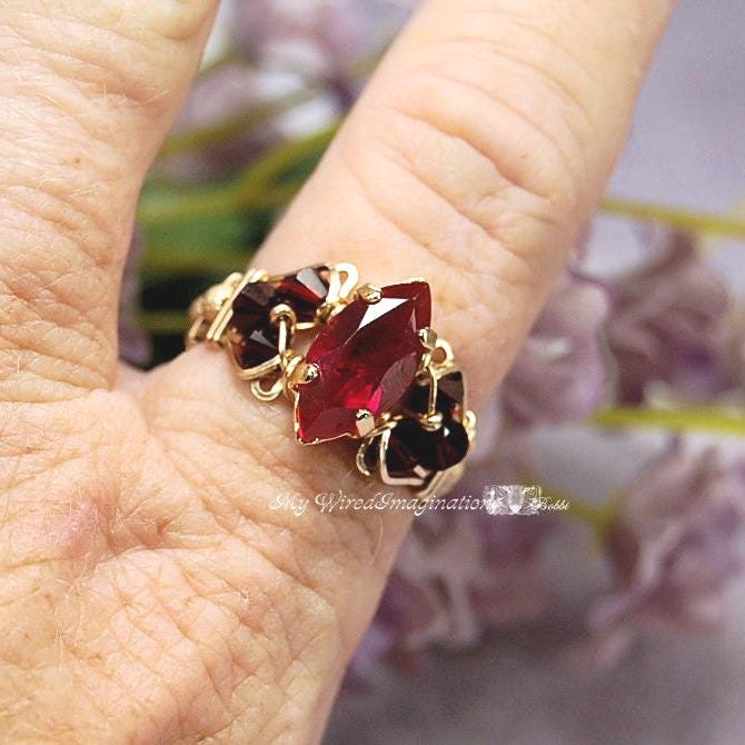 Siam Ruby Red Swarovski Crystal Handmade Ring, in Ss Oder 14Kgf, Juli Birthstone Siam Ruby Red Swarovski Crystal Handmade Ring, in Ss Oder 14Kgf, Juli Birthstone von MyWiredImagination