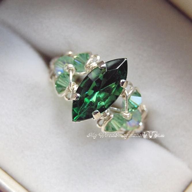Turmalin Waldgrün Swarovski Navette-Marquise Handmade Kristall Ring, Dark Emerald Grün Turmalin Waldgrün Swarovski Navette-Marquise Handmade Kristall Ring, Dark Emerald Grün von MyWiredImagination