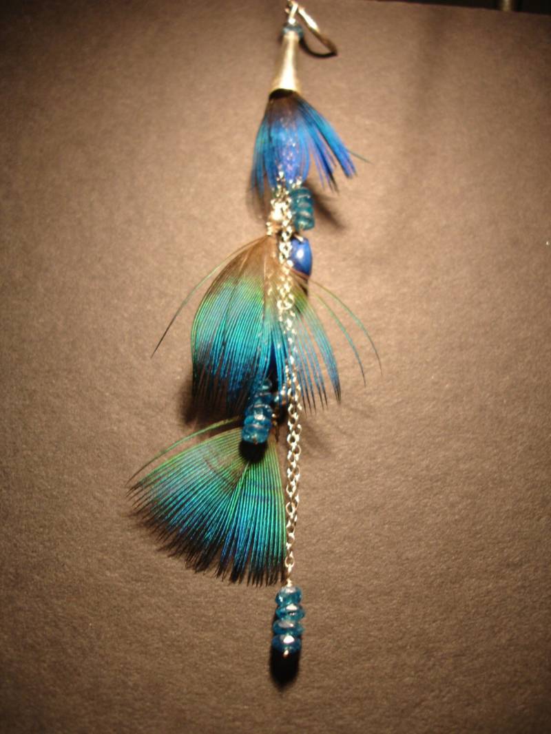 Krishna Federohrringe von MyaLuiseDesigns