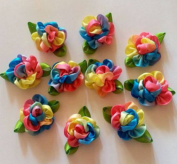 10 Handgemachte Bändchen Blumen Mit Blättern | 1 Zoll in Regenbogenfarbe My - 687 Versandfertig 10 Handgemachte Bändchen Blumen Mit Blättern | 1 Zoll in Regenbogenfarbe My - 687 Versandfertig von Mydesign63