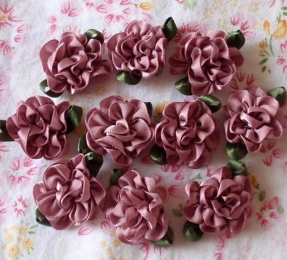 10 Handgemachte Band Blumen Mit Blättern | 1 Inch in Rose Mauve My-029 - 27 Versandfertig von Mydesign63