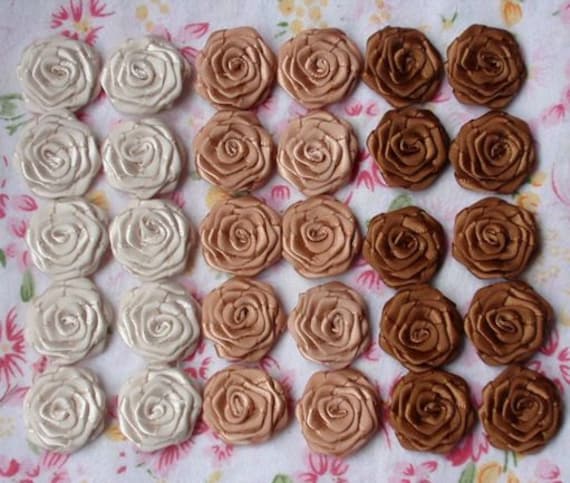 30 Kleine Handgemachte Rosen | 3/4 Zoll in Antik Weiß, Latte, Streifenhörnchen Haben 0Ver 150 Farben Zur Auswahl My-30-25 Versandfertig von Mydesign63