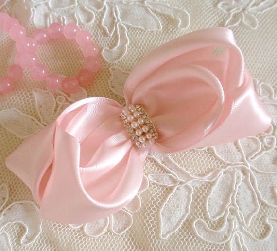 Handgefertigte Satinbandschleife Mit Strass Und Perle | 4-1/2x2-1/4 Inch in Lt Pink My-455-11 Versandfertig Handgefertigte Satinbandschleife Mit Strass Und Perle | 4-1/2x2-1/4 Inch in Lt Pink My-455-11 Versandfertig von Mydesign63