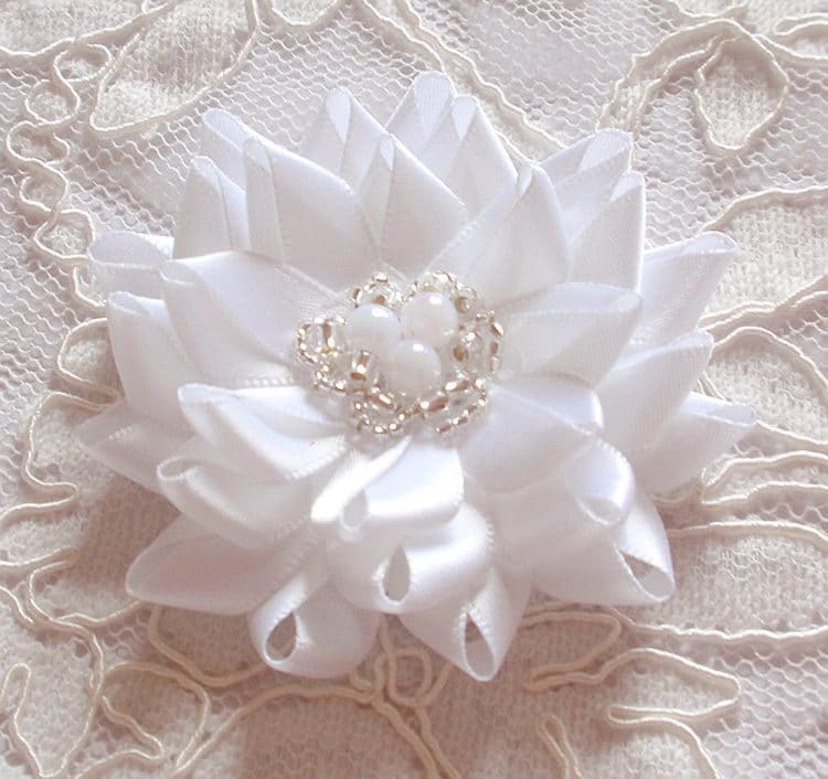 Handgefertigtes Band Blume Mit Perlen | 2-3/4 Zoll My-677-05 Versandfertig Handgefertigtes Band Blume Mit Perlen | 2-3/4 Zoll My-677-05 Versandfertig von Mydesign63