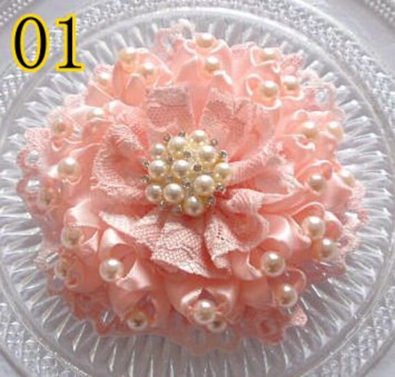 Handgemachte Band-Blumen-Spitzen-Blume Mit Perlen | 3, 5 Zoll in Lt Pink My-700 Bereit Zum Versand Handgemachte Band-Blumen-Spitzen-Blume Mit Perlen | 3, 5 Zoll in Lt Pink My-700 Bereit Zum Versand von Mydesign63