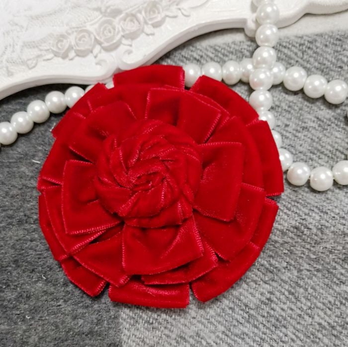 Handgemachte Samtrose | 3-1/4 Zoll in Rot My-816-01 Versandfertig von Mydesign63