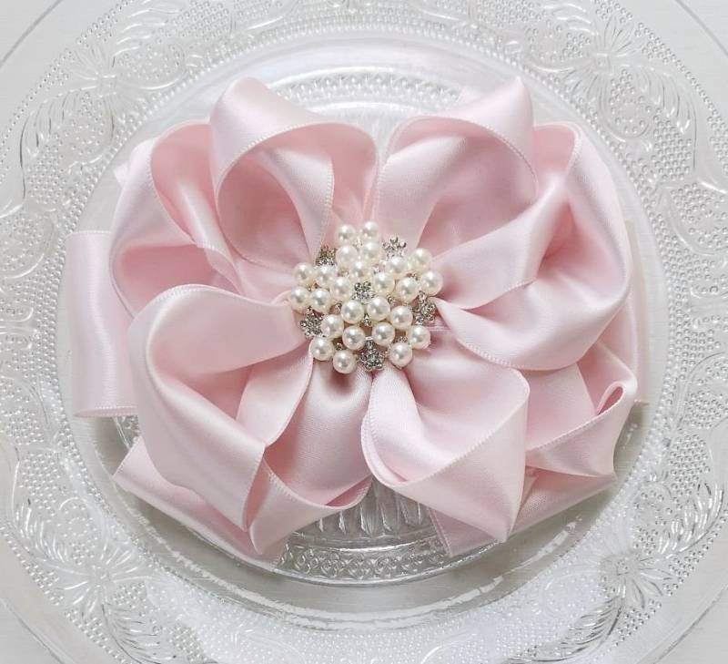 Handgemachte Satinband Schleife Mit Perle Strass Icy Pink Und Über 150 Farben Zu Wählen | 4x5 Inch My-795-08 Ready To Ship Handgemachte Satinband Schleife Mit Perle Strass Icy Pink Und Über 150 Farben Zu Wählen | 4x5 Inch My-795-08 Ready To Ship von Mydesign63