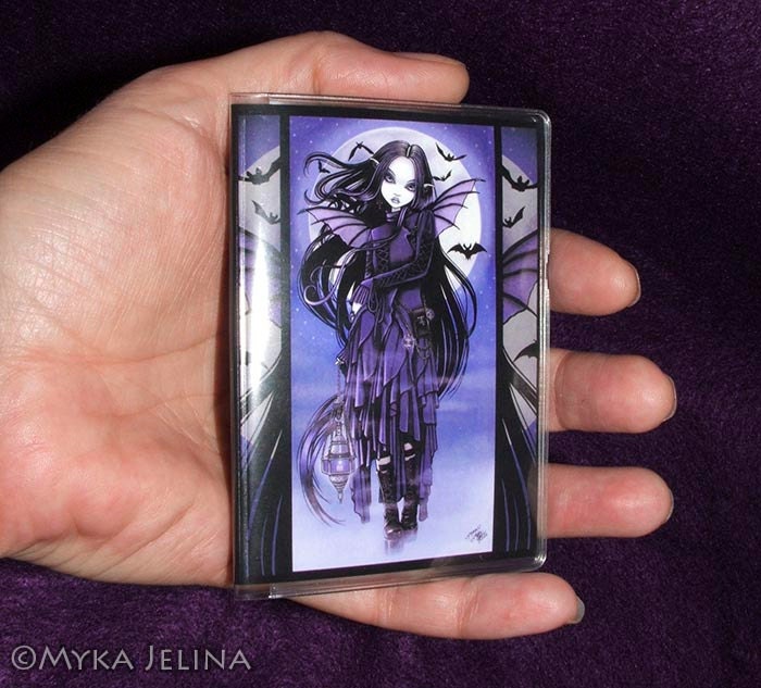 Vampir Gothic Fledermaus Fee Mond Morgan Visitenkartenhalter Aus Vinyl Vampir Gothic Fledermaus Fee Mond Morgan Visitenkartenhalter Aus Vinyl von MykaJelina