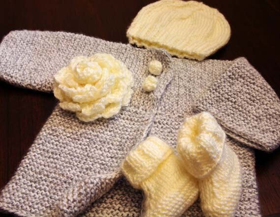 Babypullover/strickjacke Mit Weichen Häkelknöpfen | 0-6 Oder 6-12 Monate - Auf Bestellung Booties Mitts Mütze Allen 3 von MylasKnitCorner