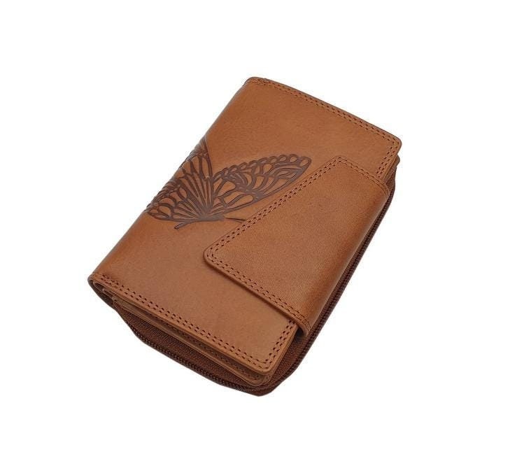 Echt Rindleder Damen Geldbörse/Geldbeutel Portemonnaie Geldtasche Portmonee Mit Schmetterling Motiv Und Rfid & Nfc Schutz in Cognac von Myledershop