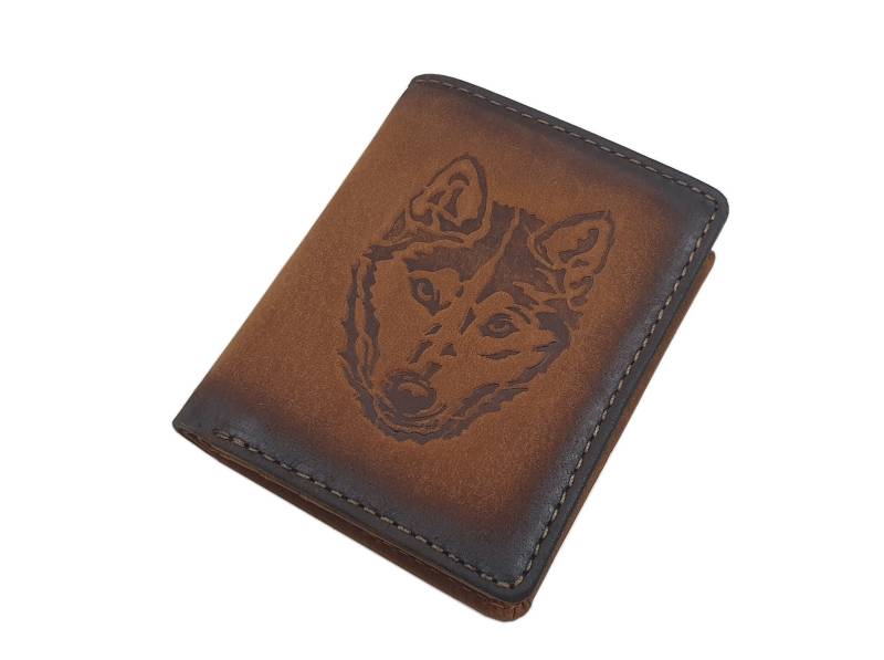 Kleine Echt Büffel-Vollleder Hochformat Geldbörse/Geldbeutel Portemonnaie Mit Husky-Motiv Und Rfid & Nfc Schutz in Cognac von Myledershop