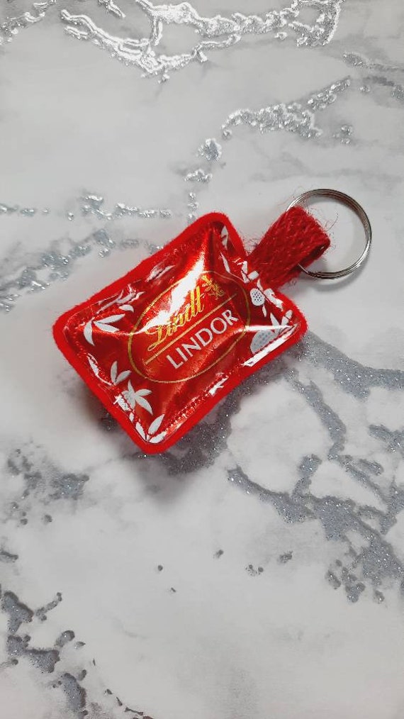 Lindor Schokoladenverpackung Schlüsselanhänger Handgemachter Recycelter Reißverschluss Anhänger von Mylittlesweethearts