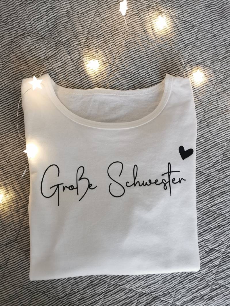 Große Schwester/Weiß/ Geschenkidee/ Schwangerschaftsankündigung/Shirt Große Schwester/Weiß/ Geschenkidee/ Schwangerschaftsankündigung/Shirt von Mylovelyplott