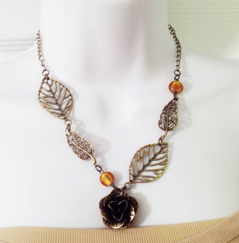 Bronze Rose Halskette/Blatt Und Charm Florale Statement Bronze Rose Halskette/Blatt Und Charm Florale Statement von MynisaUnique