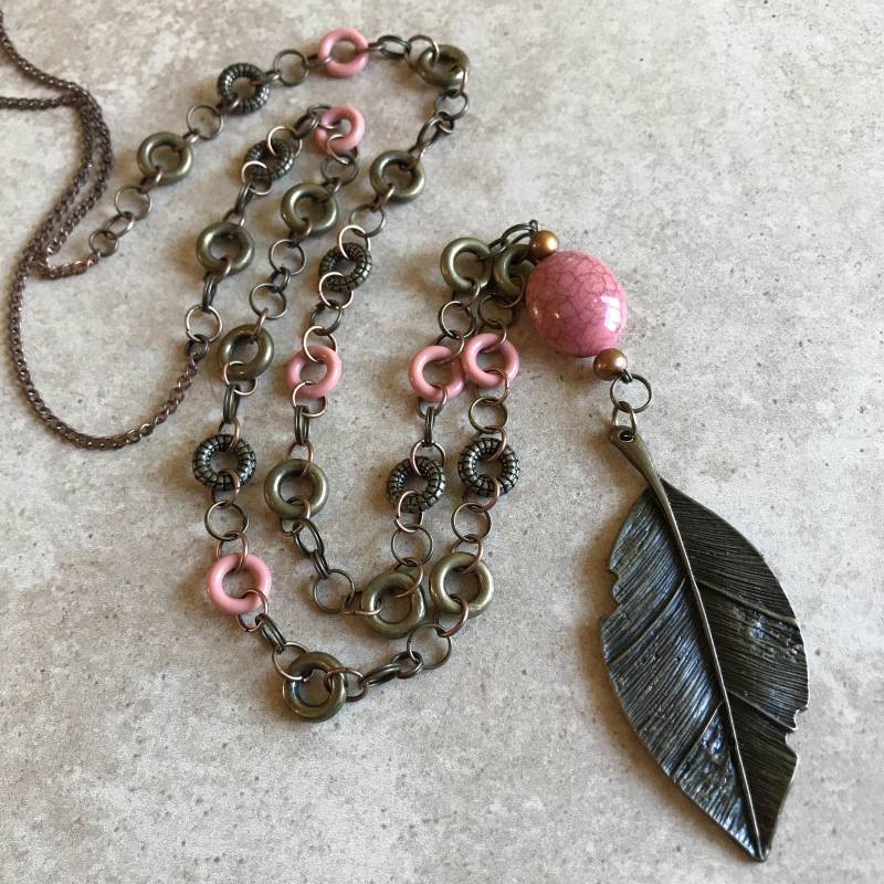 Lange Boho Feder Kette // Rosa Und Bronze Halskette Gebürstete Bronzekette Hippie Schmuck von MynisaUnique