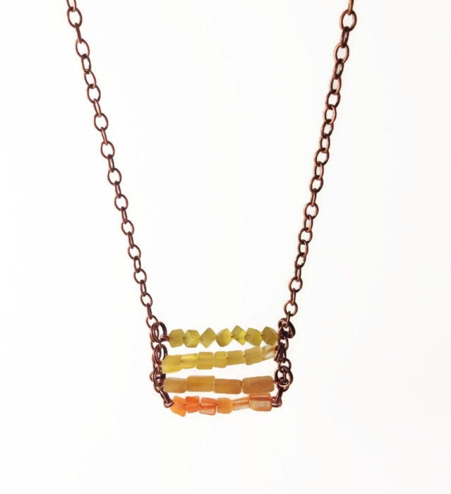 Minimale Leiter Halskette/Hell Orange Gezackte Perlenkette Mit Einer Kupferkette Minimale Leiter Halskette/Hell Orange Gezackte Perlenkette Mit Einer Kupferkette von MynisaUnique
