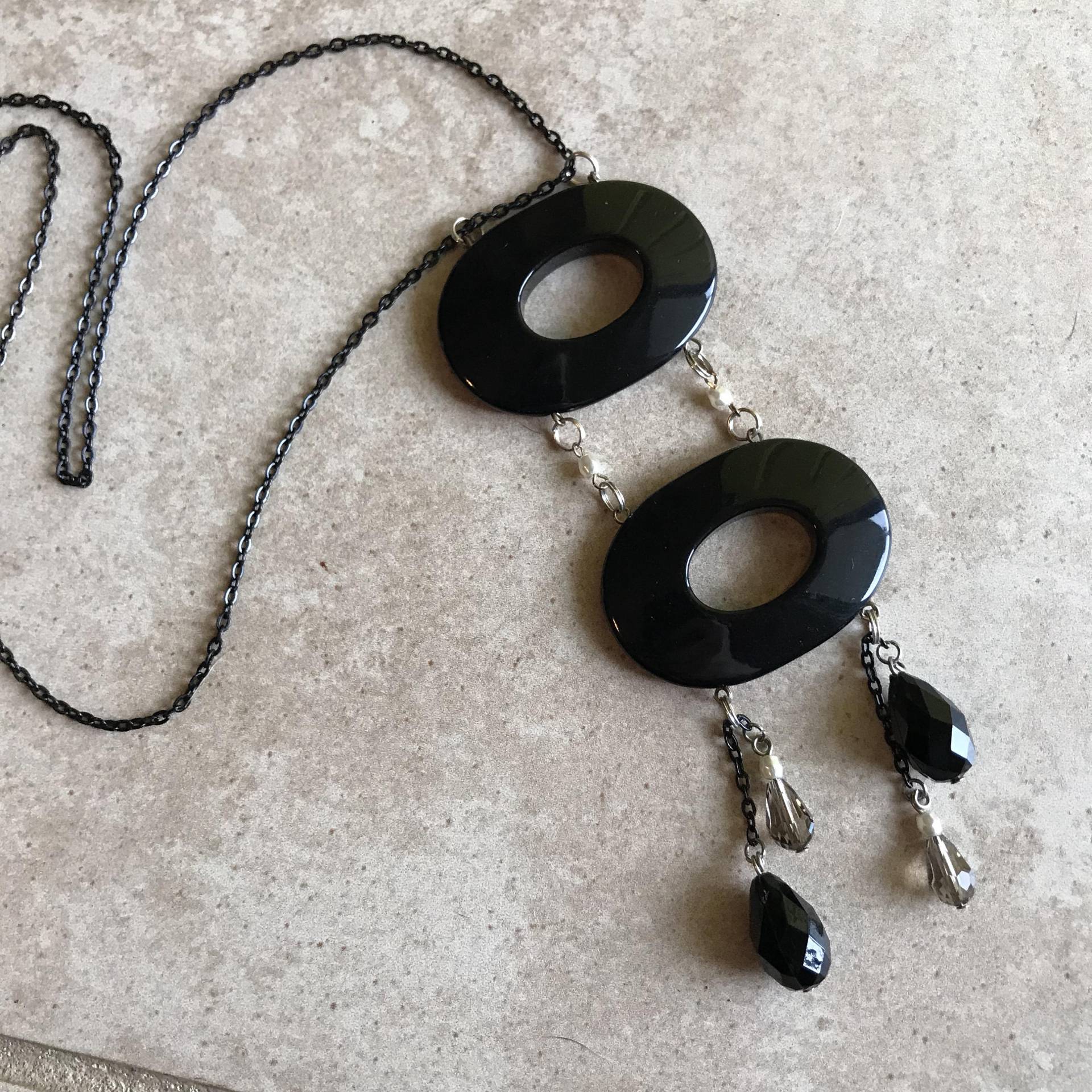Moderne Schwarze Chunky Lange Kette Großer Anhänger Moderne Schwarze Chunky Lange Kette Großer Anhänger von MynisaUnique