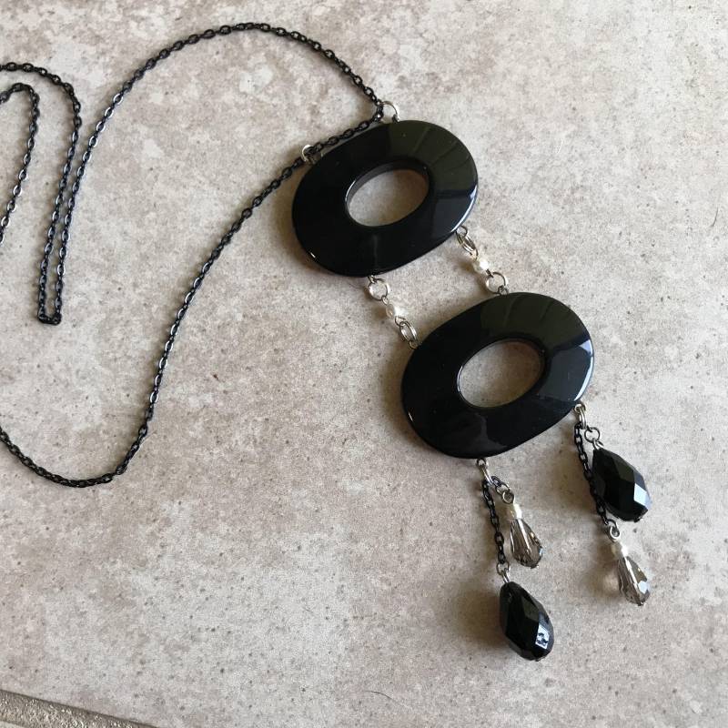 Moderne Schwarze Chunky Lange Kette Großer Anhänger Moderne Schwarze Chunky Lange Kette Großer Anhänger von MynisaUnique