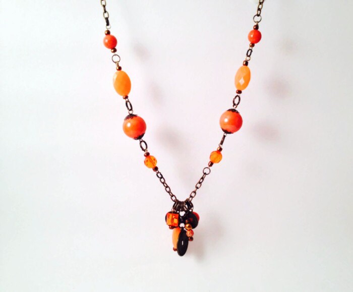 Orange Und Bronze Herbst Getönt Charme Aussage Halskette Orange Und Bronze Herbst Getönt Charme Aussage Halskette von MynisaUnique
