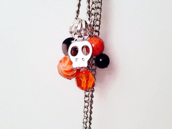 Schwarz Und Orange Halloween Charme Halskette Schädel Schwarz Und Orange Halloween Charme Halskette Schädel von MynisaUnique