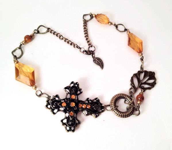 Seitliche Kreuz Halskette // Bernstein Und Bronze Kurze Kette Blatt Charms Seitliche Kreuz Halskette // Bernstein Und Bronze Kurze Kette Blatt Charms von MynisaUnique