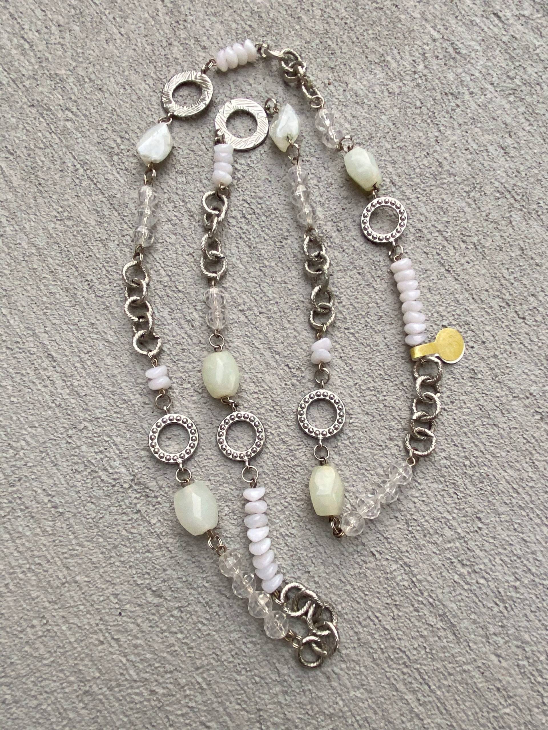 Weiße Perlenkette Mit Weißen Perlen , Zierliche Perlenkette, Klare Perlen, Kreisrunde Silberperlen Weiße Perlenkette Mit Weißen Perlen , Zierliche Perlenkette, Klare Perlen, Kreisrunde Silberperlen von MynisaUnique
