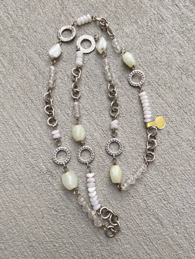 Weiße Perlenkette Mit Weißen Perlen , Zierliche Perlenkette, Klare Perlen, Kreisrunde Silberperlen Weiße Perlenkette Mit Weißen Perlen , Zierliche Perlenkette, Klare Perlen, Kreisrunde Silberperlen von MynisaUnique