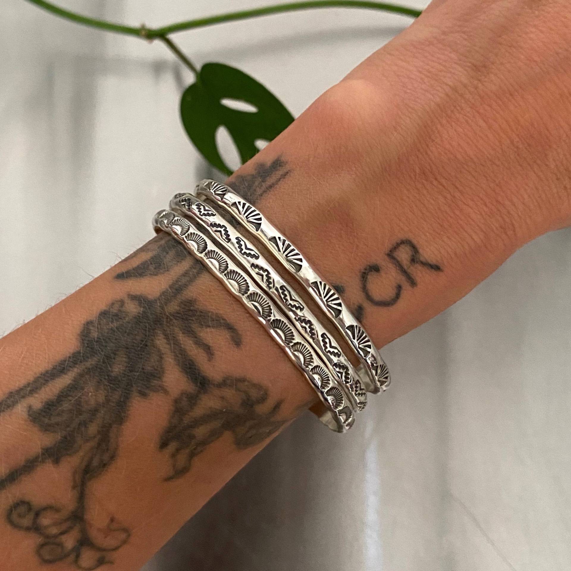 Set Mit 3 Gestempelten Sterling Stacker Manschetten - Sonne, Mond Und Pyramiden Design Silber Armbänder Set Mit 3 Gestempelten Sterling Stacker Manschetten - Sonne, Mond Und Pyramiden Design Silber Armbänder von MyopicVoid