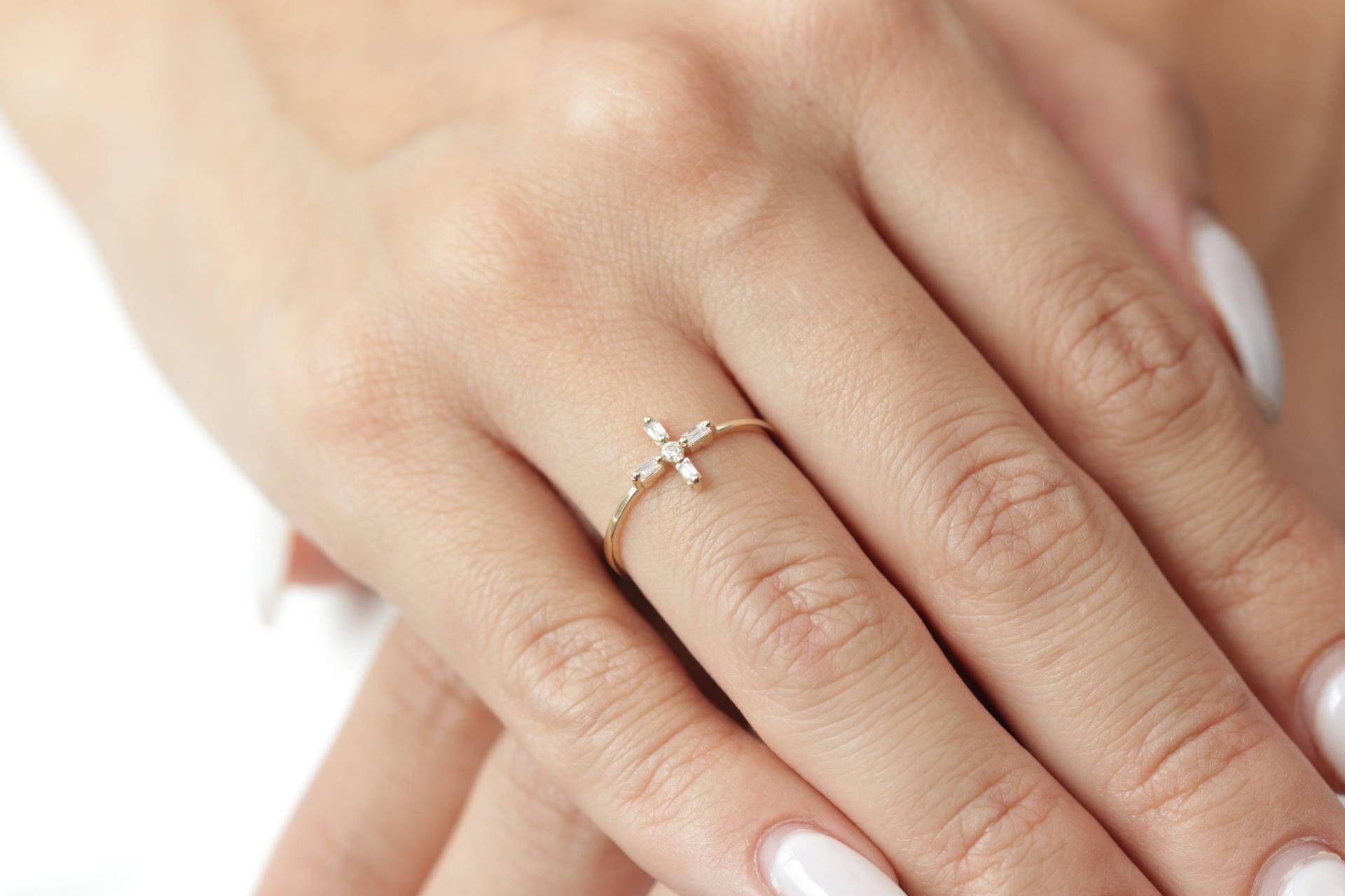 10K/14K 18K Gold Baguette Kreuz Ring Solid Kubikzirkonia Handgemachter Mutterring Bestes Muttertagsgeschenk Weihnachtsgeschenk 10K/14K 18K Gold Baguette Kreuz Ring Solid Kubikzirkonia Handgemachter Mutterring Bestes Muttertagsgeschenk Weihnachtsgeschenk von MyraFineJewelry