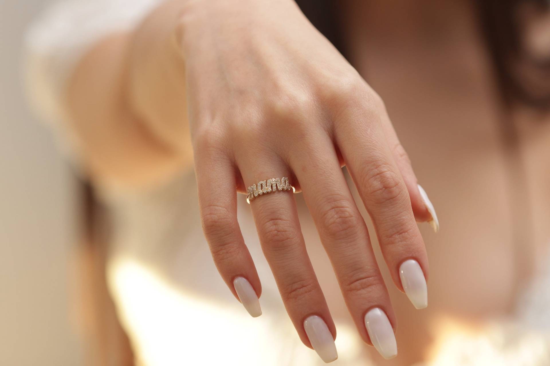 10K/14K 18K Gold Diamant Mama Ring Massivgold Handgemachter Mutterring Bestes Muttertagsgeschenk 10K/14K 18K Gold Diamant Mama Ring Massivgold Handgemachter Mutterring Bestes Muttertagsgeschenk von MyraFineJewelry