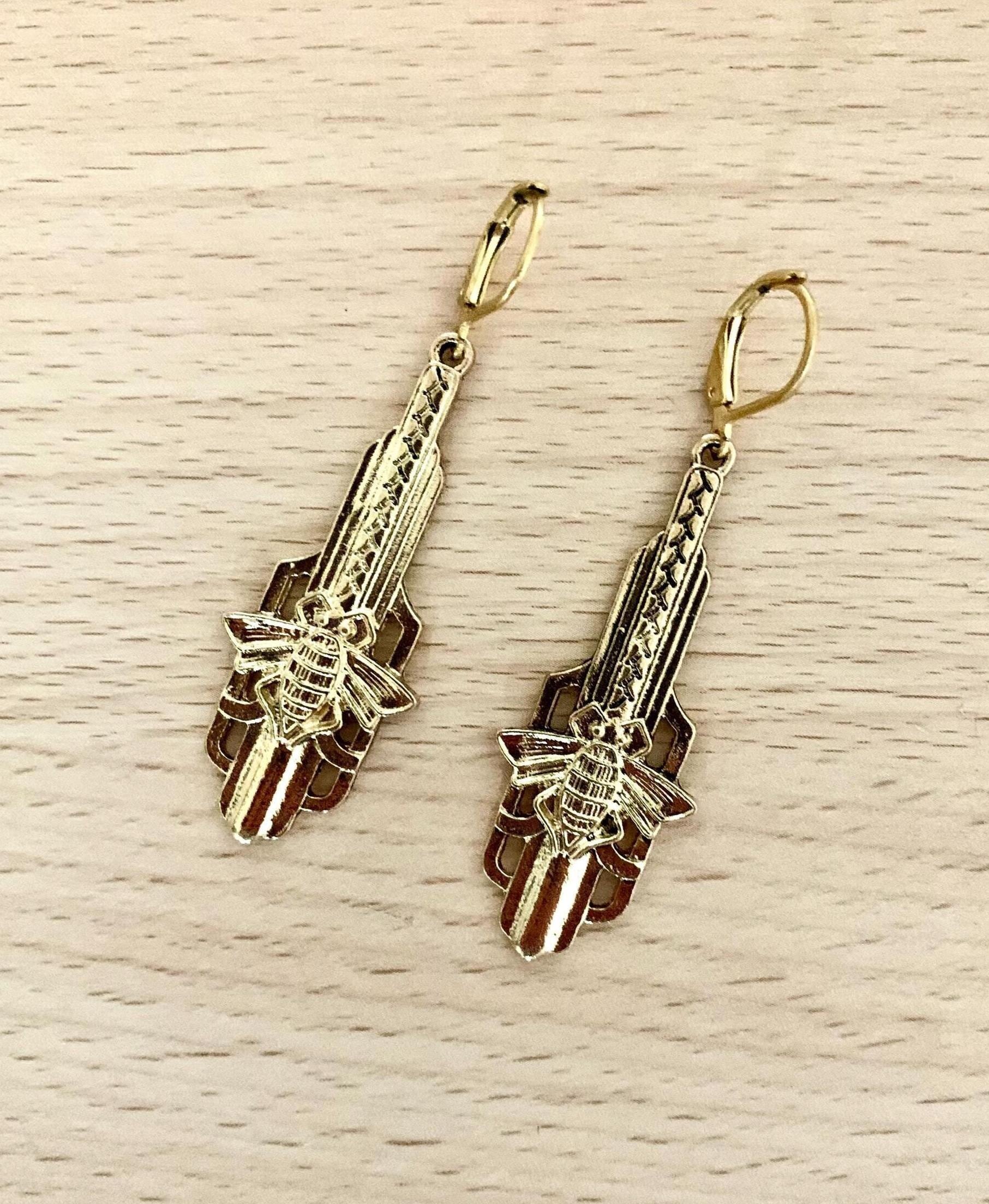 Art-Deco-Ohrringe, Art-Deco-Bienen Aus Goldmessing Und Goldfarbenen Edelstahlschläfern von Myriambijoux