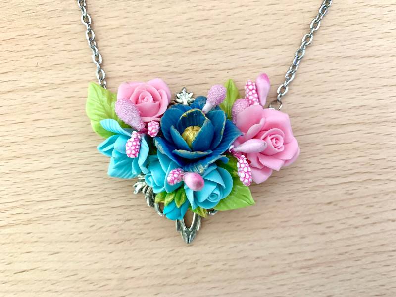 Jugendstil-Blumenhalskette, Kalte Porzellanblumen, Blumenhalskette, Blumenschmuck Jugendstil-Blumenhalskette, Kalte Porzellanblumen, Blumenhalskette, Blumenschmuck von Myriambijoux