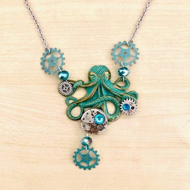 steampunk-Oktopus-Halskette, Silber Oder Grünspan, Mit Uhrwerk, Zahnrädern, Edelstahlkette Und Kristall steampunk-Oktopus-Halskette, Silber Oder Grünspan, Mit Uhrwerk, Zahnrädern, Edelstahlkette Und Kristall von Myriambijoux