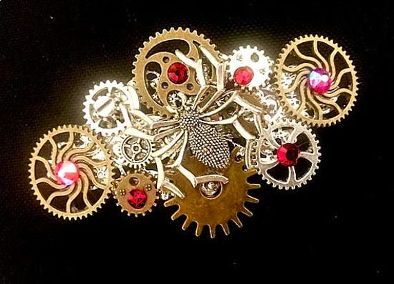 steampunk-Spinnen-Haarspange Mit Zahnrädern Und Roten Swarovski-strasssteinen steampunk-Spinnen-Haarspange Mit Zahnrädern Und Roten Swarovski-strasssteinen von Myriambijoux