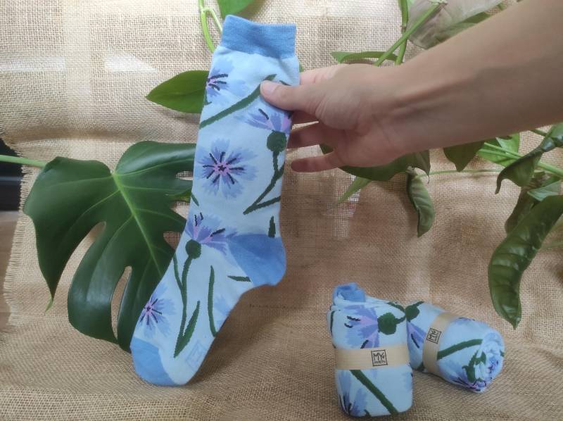 Designer Socken - Kornblume Designer Socken - Kornblume von MyrithArt
