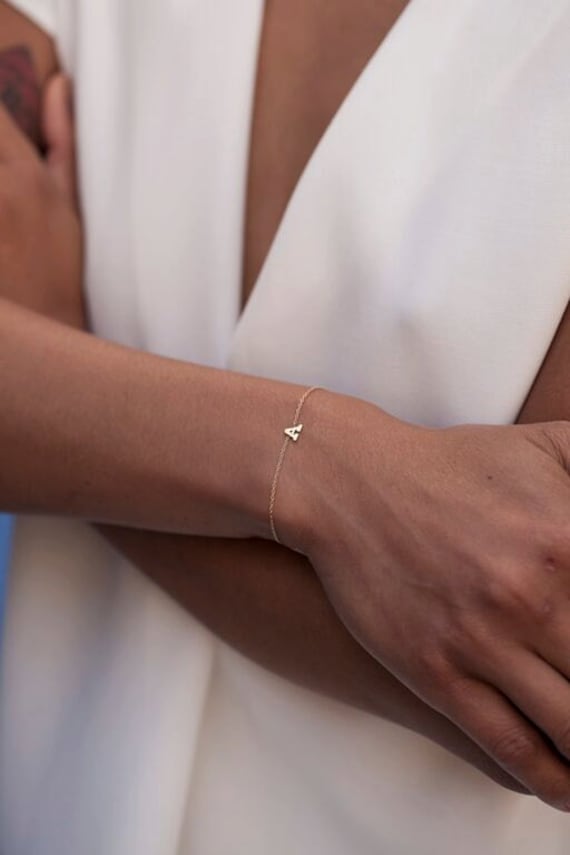 14 Karat Gold Fill Anfangsarmband - Solid Buchstabenarmband Goldarmband Schichtarmband Kettenarmband von MyrrhJewelry