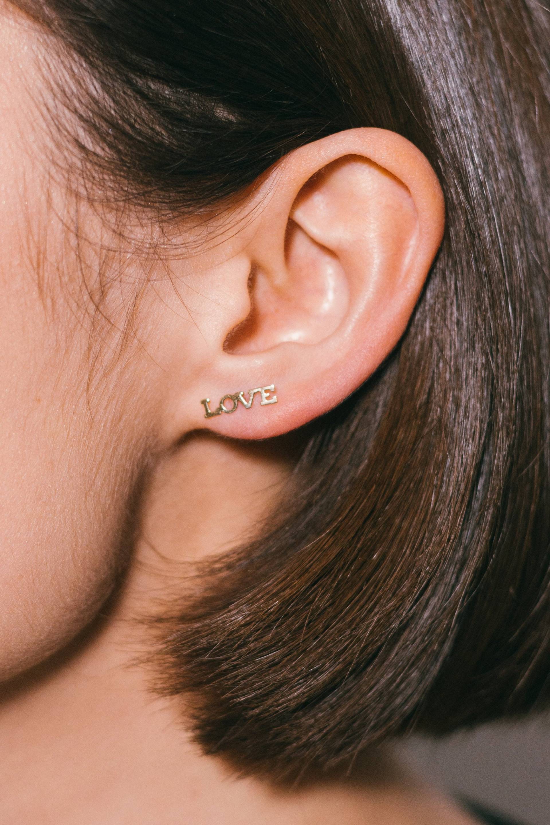 Benutzerdefinierte Massive 14 Karat Gold Gruppe Anfangsohrringe - Solid Buchstabe Ohrringe Anfangsgoldohrringe Geschichtete von MyrrhJewelry