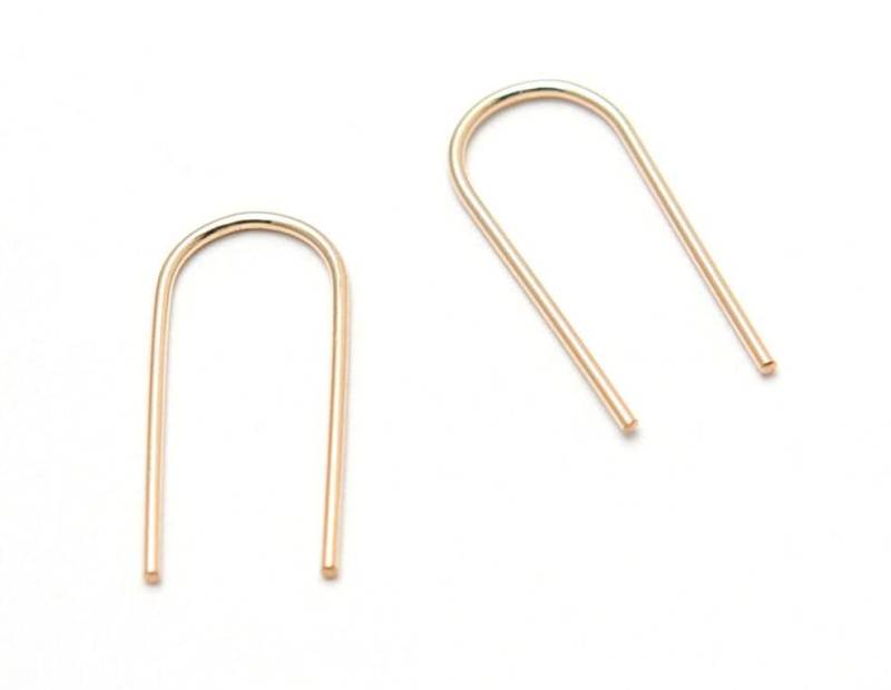 Bogen Ohrringe - 14 Karat Gold Zierliche Minimal Tropfen von MyrrhJewelry