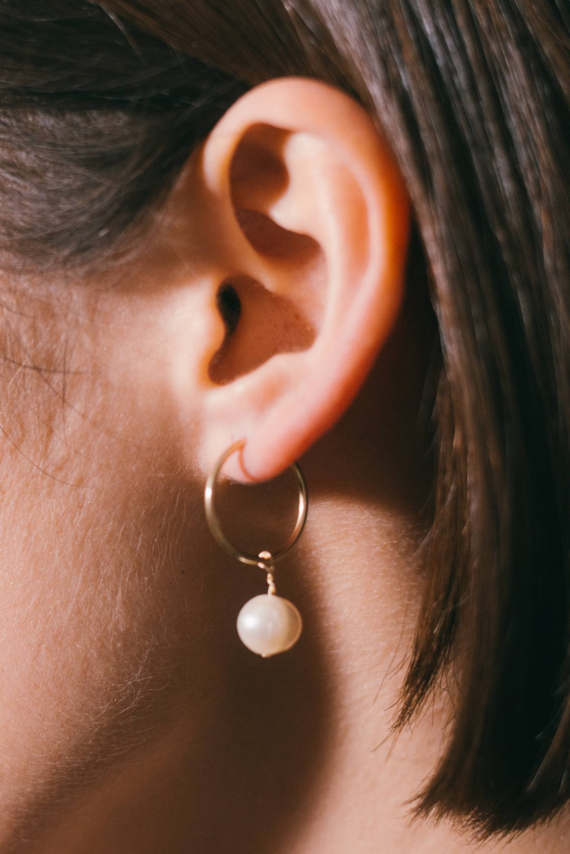 Kleine Perlenohrringe, Hoop Perlen Ohrring, Große Perlenohrring von MyrrhJewelry