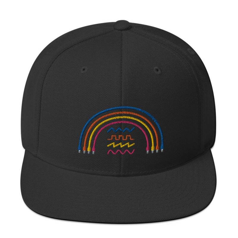 Regenbogen Patch Kabel Und Synthesizer Waveform Snapback Hut von MysteryCircles